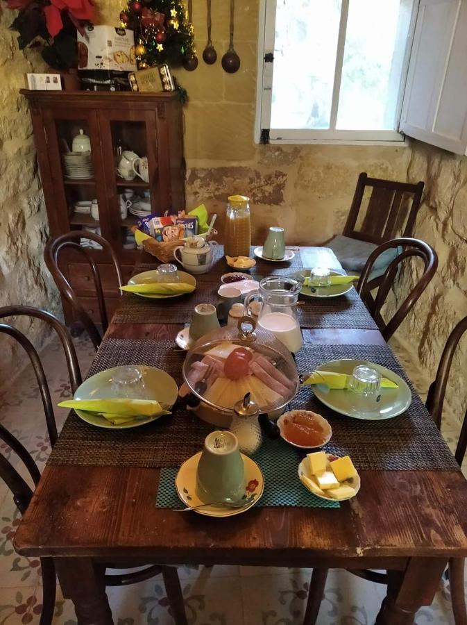 The Garden Gate Bed and Breakfast Sannat Εξωτερικό φωτογραφία